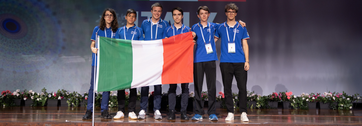 La squadra italiana alla cerimonia inaugurale dell' IMO 2022